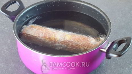 куриный рулет с желатином в пищевой пленке