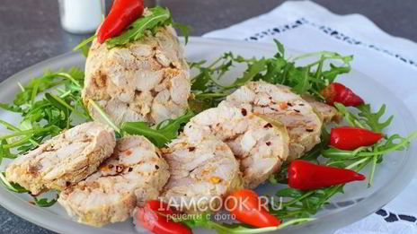 куриный рулет с желатином в пищевой пленке