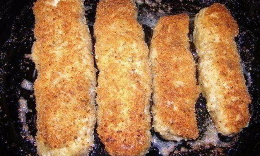 Рецепт куриных рулетиков с грибами и сыром в сметанном соусе