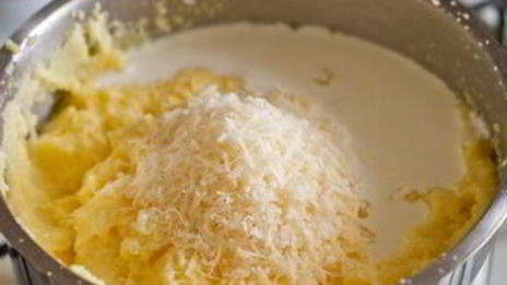 куриные рулетики с полентой и сливочным базиликовым соусом