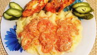 Куриные рулетики в томатно-сливочном соусе