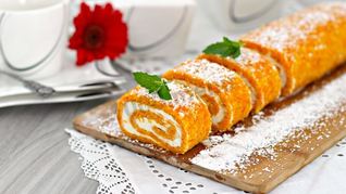 Морковный рулет с сыром маскарпоне