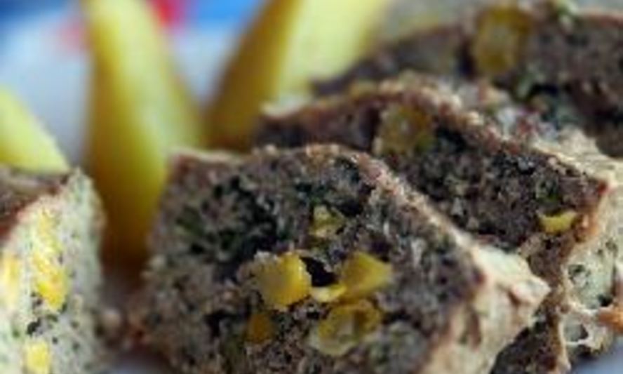 Рецепт мясного рулета с кукурузой и шпинатом