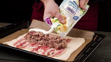 мясной рулет в тесте рождественский