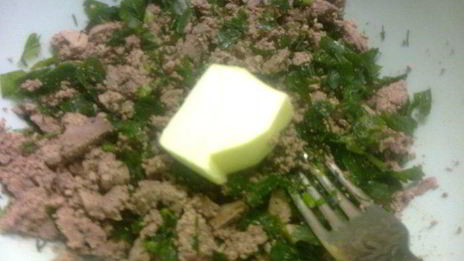 мясные рулетики с начинкой из омлета и печени