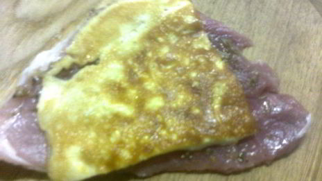 мясные рулетики с начинкой из омлета и печени