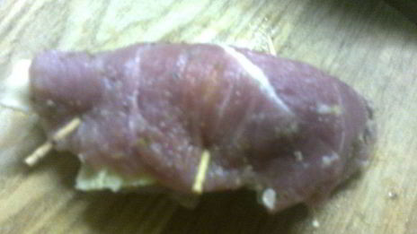 мясные рулетики с начинкой из омлета и печени