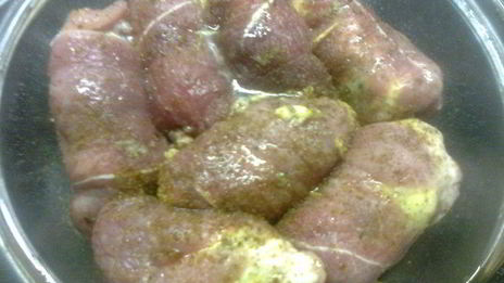 мясные рулетики с начинкой из омлета и печени