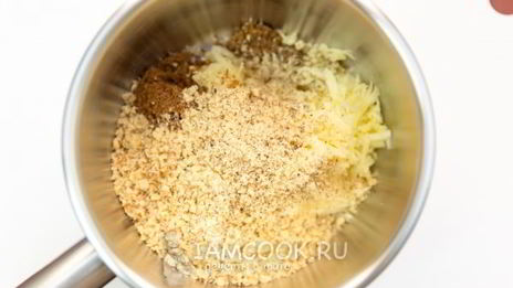 постные рулетики с орехами и яблоком