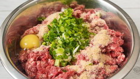 рулет из говядины с курицей