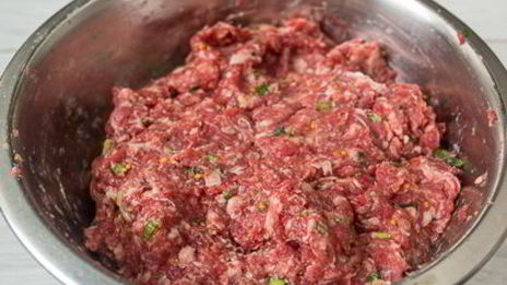 рулет из говядины с курицей