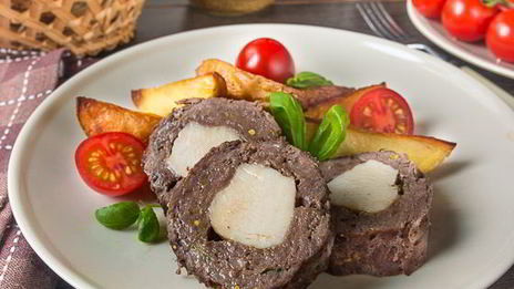 рулет из говядины с курицей