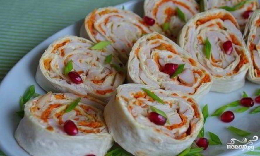Рецепт рулета из лаваша, курицы и корейской моркови