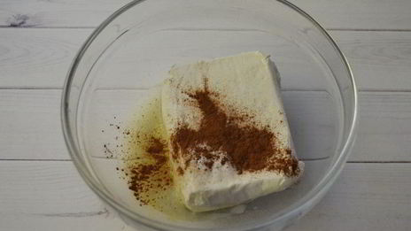 рулет из лаваша с творогом и малиной