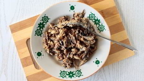 рулет из лаваша со шпротами