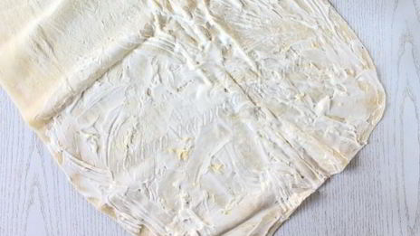 рулет из лаваша со шпротами