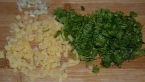 рулет из слоеного теста с курицей