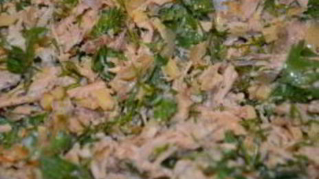 рулет из слоеного теста с курицей