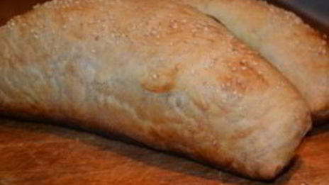 рулет из слоеного теста с курицей