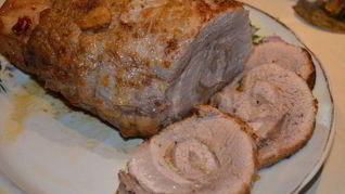 Рулет из свинины вареный