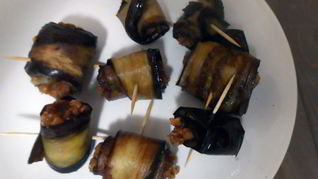 Рулетики из баклажанов с арахисовой пастой