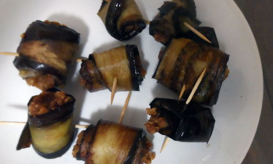 Рецепт рулетиков из баклажанов с арахисовой пастой