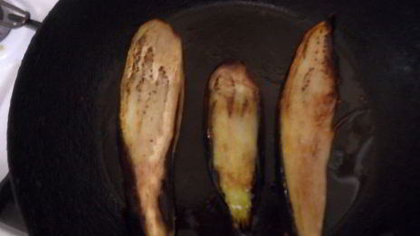 рулетики из баклажанов с арахисовой пастой