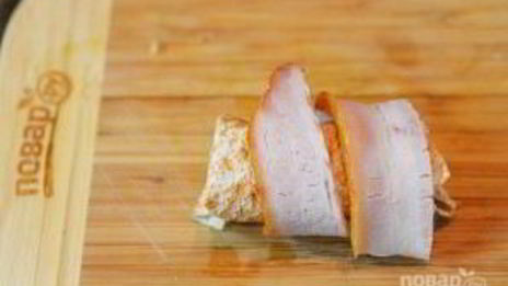 рулетики из бекона с авокадо