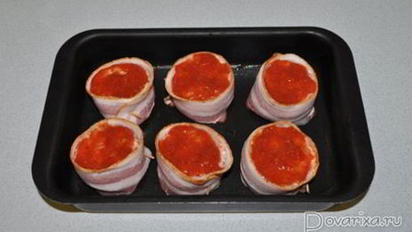 рулетики из фарша в беконе