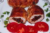 Рулетики из куриной грудки с черносливом