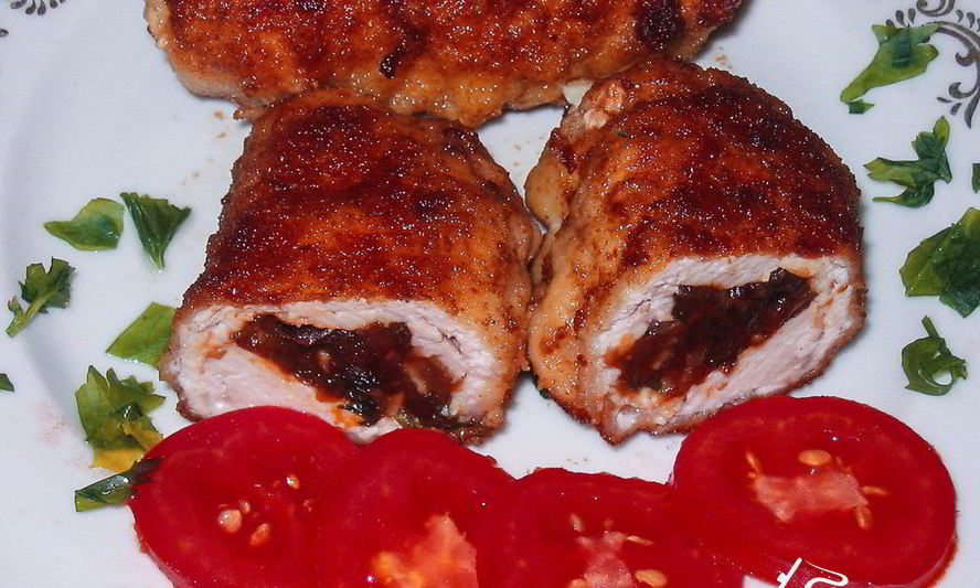 Рецепт рулетиков из куриной грудки с черносливом