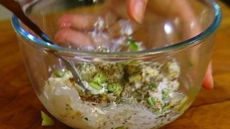 рулетики из семги с творожно-огуречной начинкой