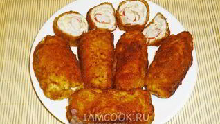 Рулетики куриные с крабовыми палочками и сыром