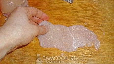 рулетики куриные с крабовыми палочками и сыром