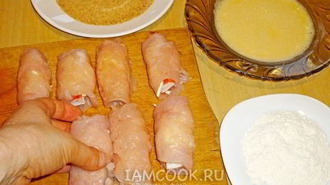 рулетики куриные с крабовыми палочками и сыром