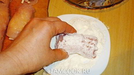 рулетики куриные с крабовыми палочками и сыром