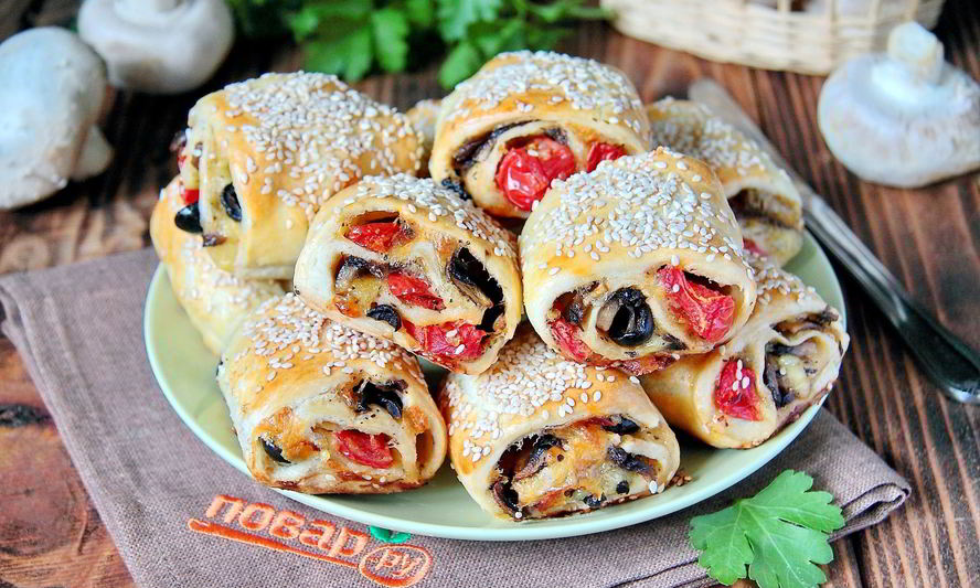 Рецепт рулетиков с томатами и грибами