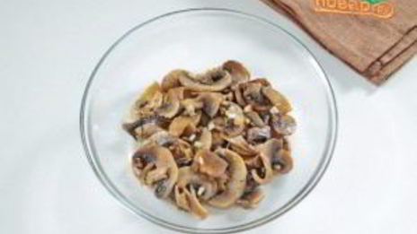 рулетики с томатами и грибами