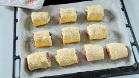 рулетики с томатами и грибами