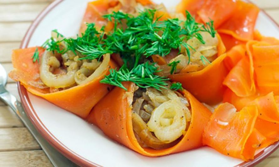 Рецепт рулетиков с тушеной капустой и морковью