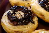 Рулетики слоеные с сухофруктаи и шоколадом