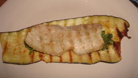 рулеты из баклажанов с беконом, сыром и зеленью