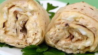 Рулеты из лаваша с курицей и плавленым сырком