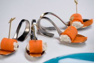 Рулеты из моркови с курицей