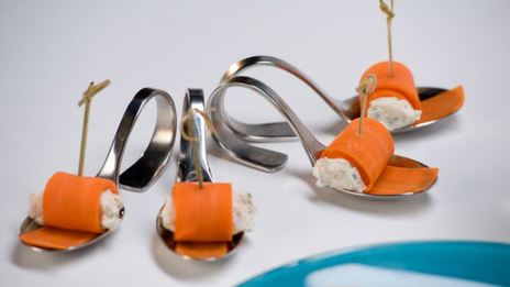 рулеты из моркови с курицей