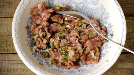 слоеные рулетики с мясным фаршем