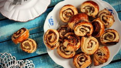 слоеные рулетики с мясным фаршем