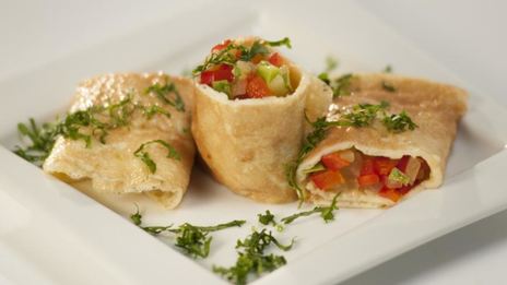 яичный рулет с овощами