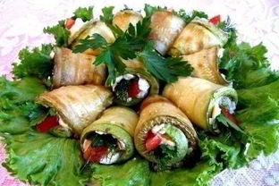 Закусочные рулетики из кабачков с сыром