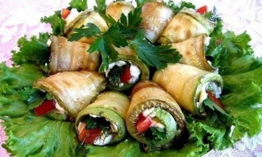 Рецепт закусочных рулетиков из кабачков с сыром